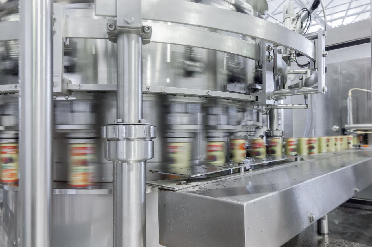 conveyor-belt-motion-production-bottling-drinks-tin-cans